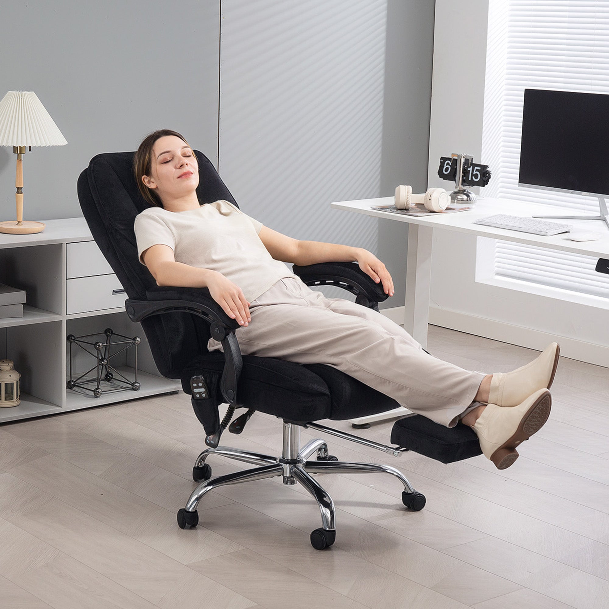  modern Adjustable heat  and Footrest massage office chair 